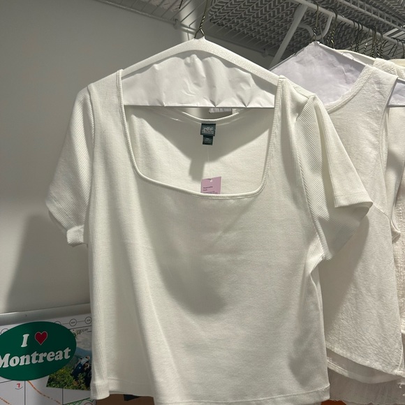 White top!! - Picture 1 of 2